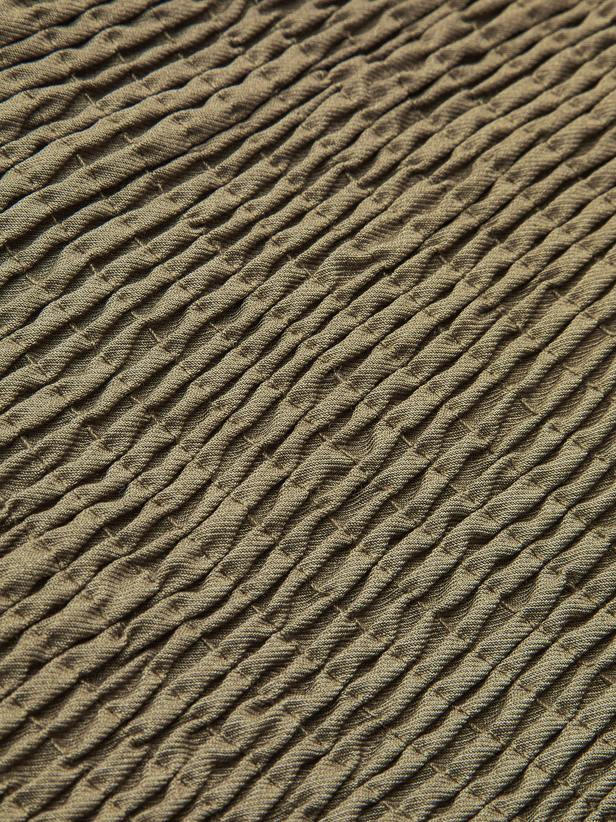 Gerafftes, plissiertes Schlauchkleid mit Gürtel