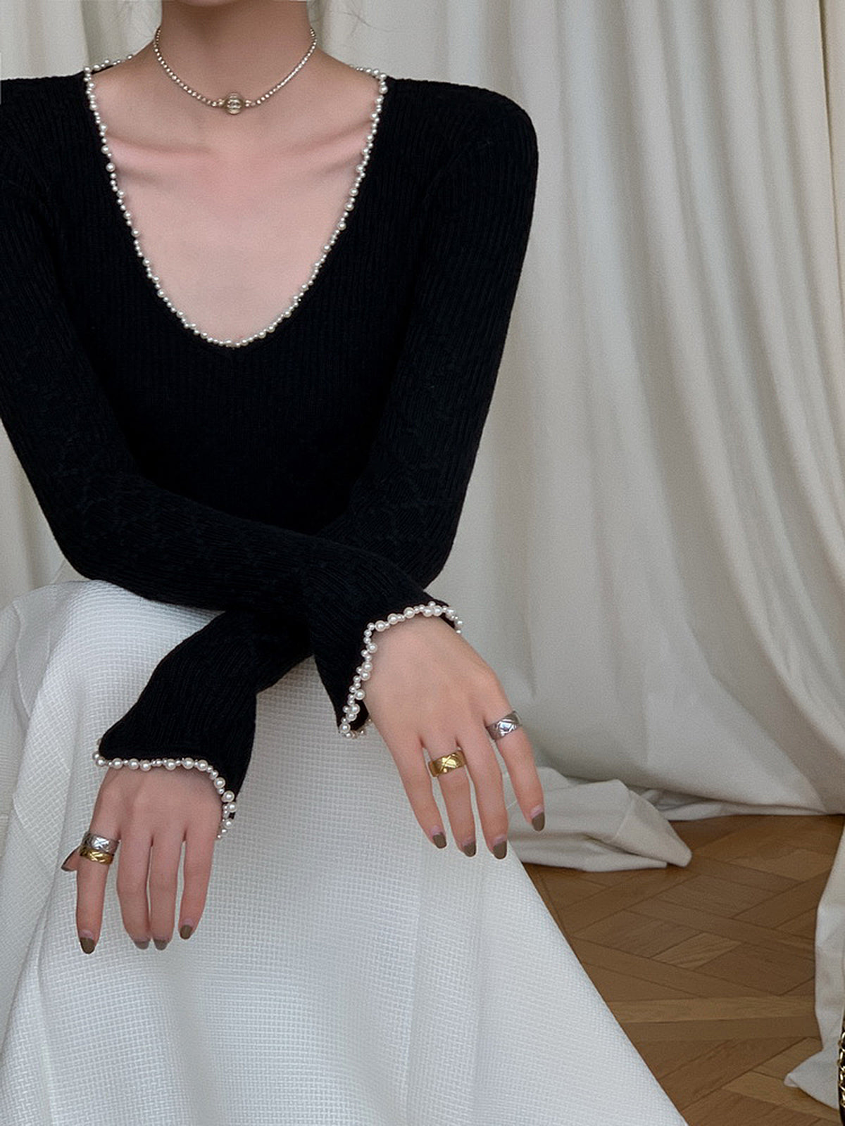 Haut en maille à col en V et bordure perlée