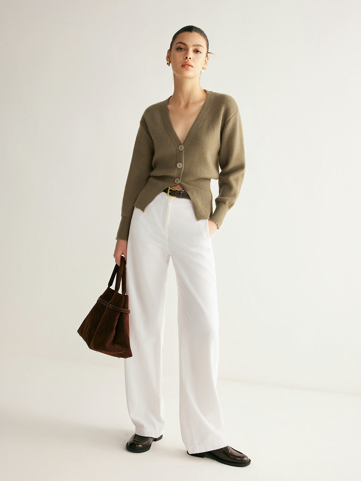 Pullover mit V-Ausschnitt, Knopfleiste und Schlitz