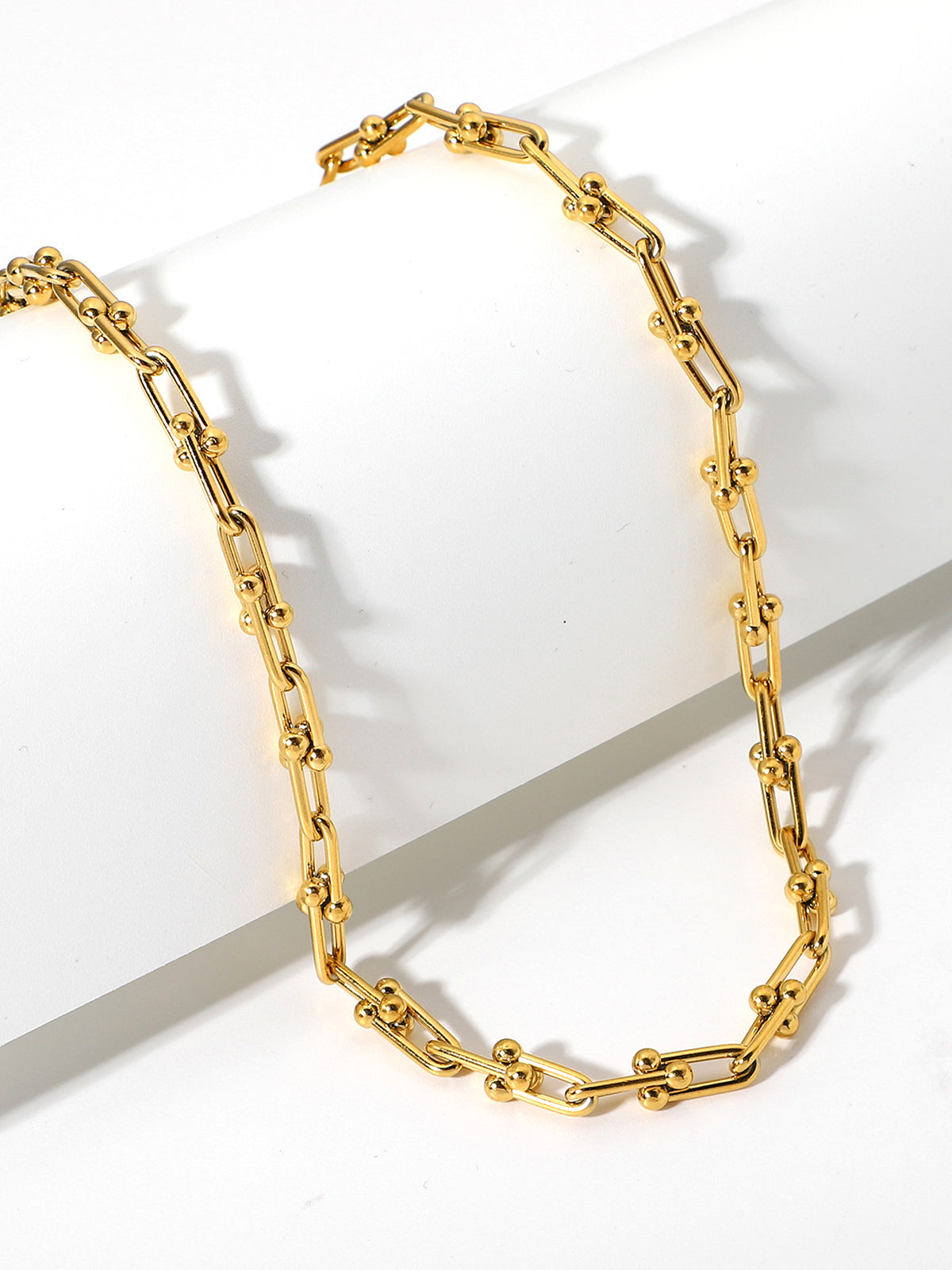 Collier ras-de-cou en bambou avec boucle en fer à cheval