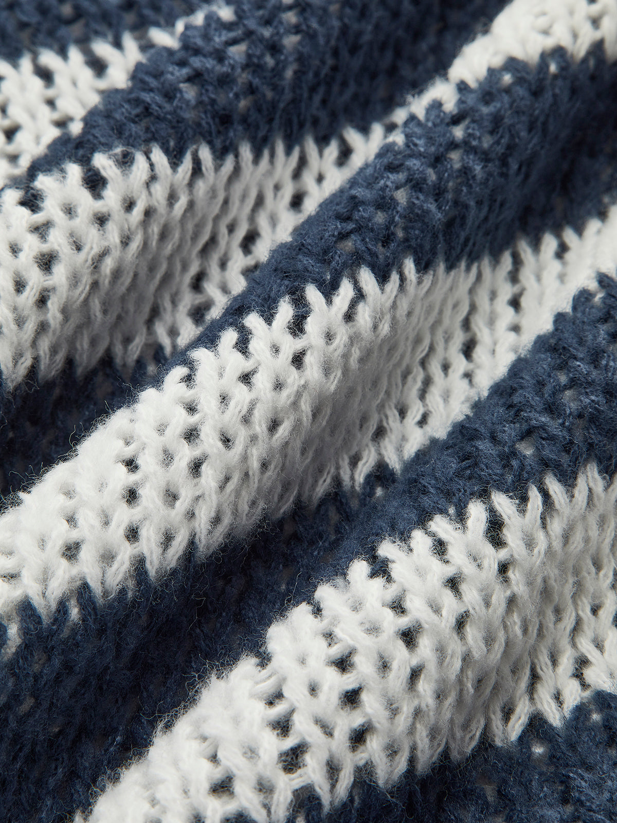 Pull doux rayé à col rond