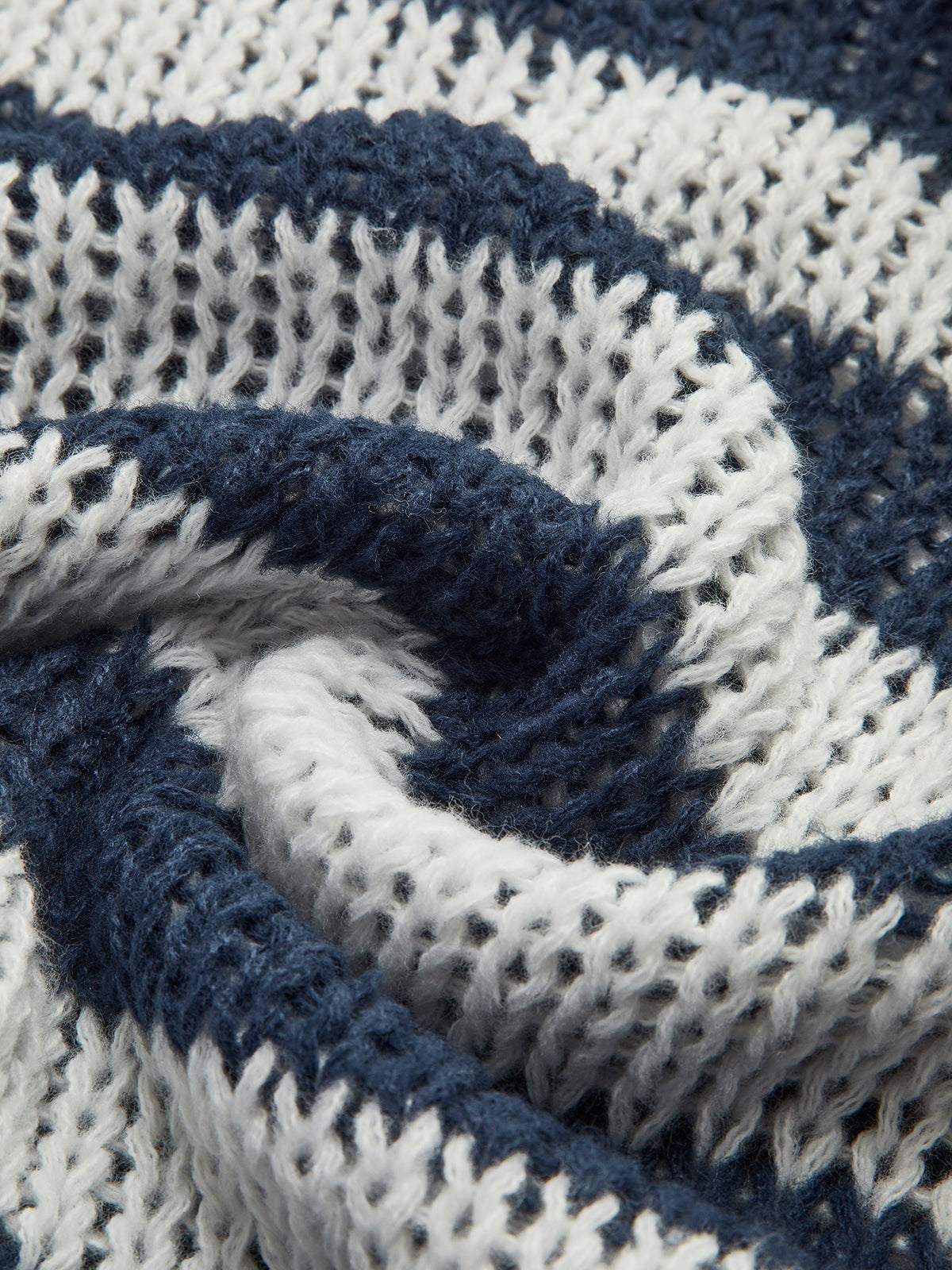 Pull doux rayé à col rond