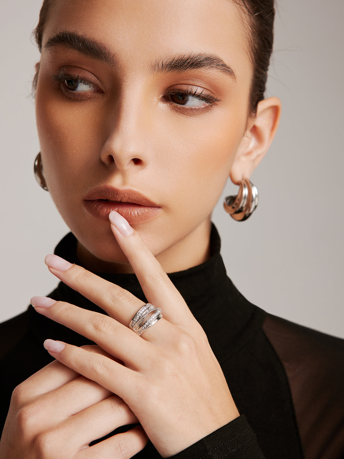 Bague élégante multicouche en zircon