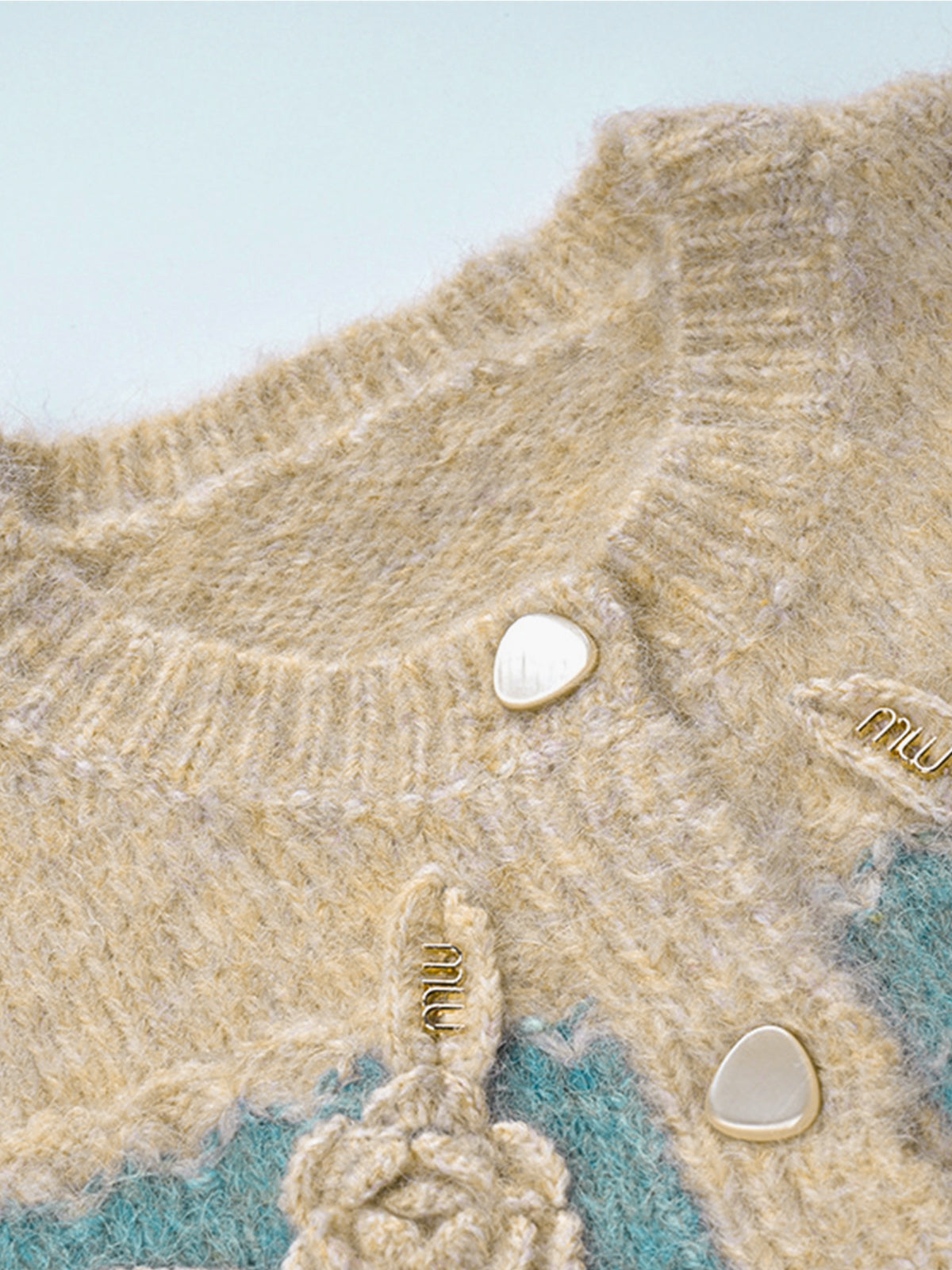 Gehäkelter Cardigan mit Blumenmuster und Farbblock-Design