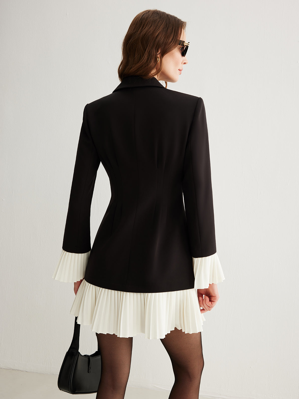 Robe boutonnée plissée bicolore à col en V