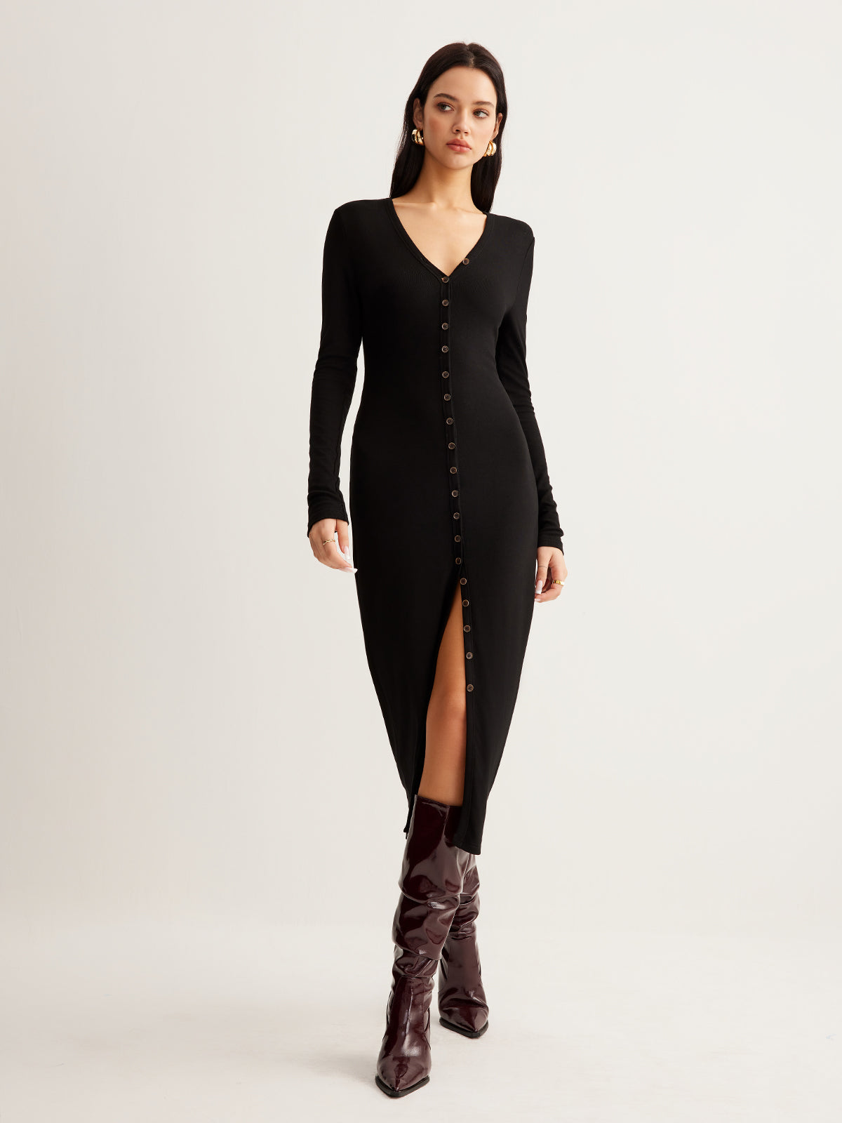 Robe longue cintrée à col V et boutons