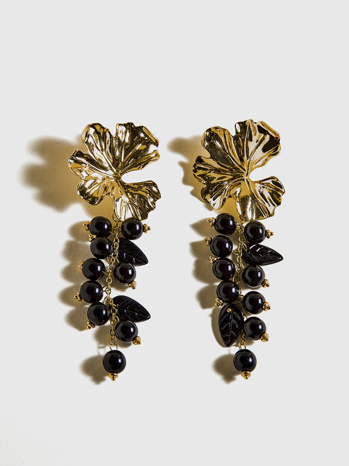 Boucles d'oreilles à pompon en métal avec perles et fleurs