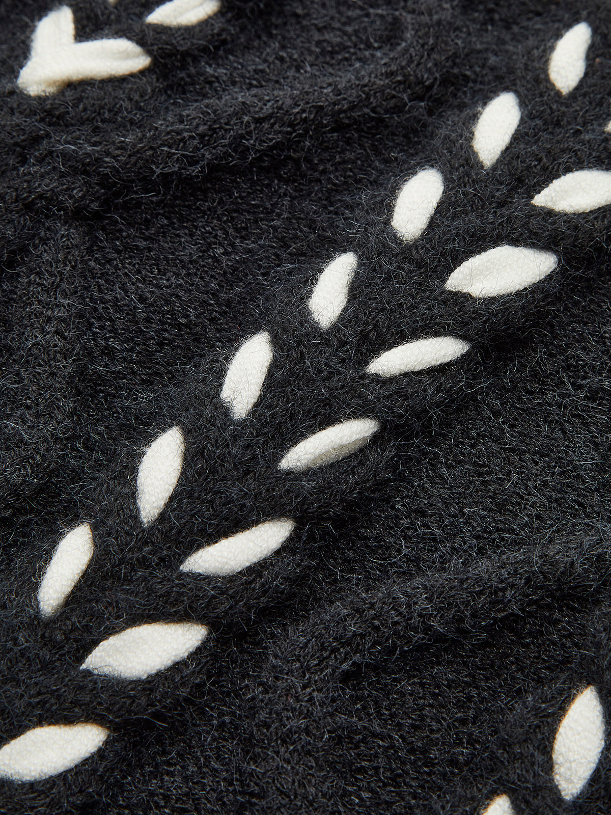 Pull torsadé à bordure contrastée