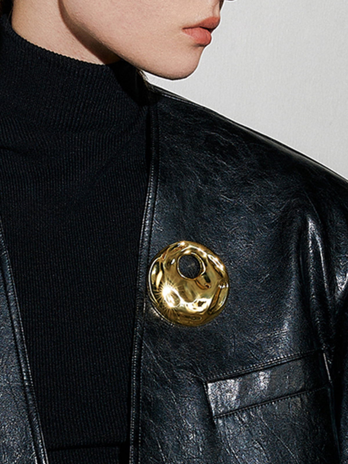 Schlaglöcher Hohlreifen-Brosche