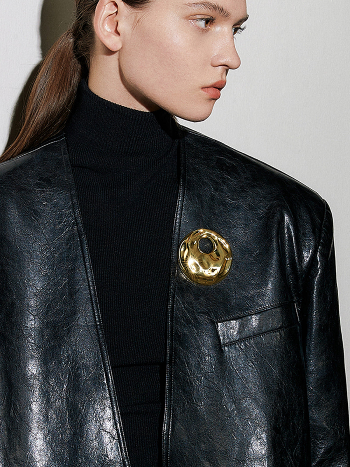 Schlaglöcher Hohlreifen-Brosche