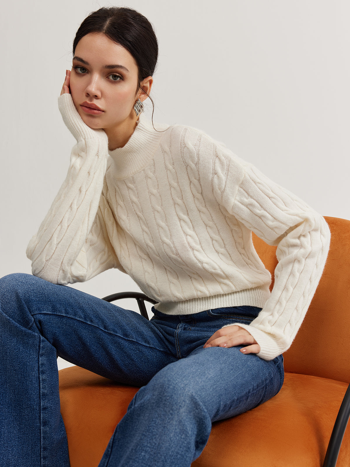 Schlichtes, rückenfreies Stricktop mit Schleife