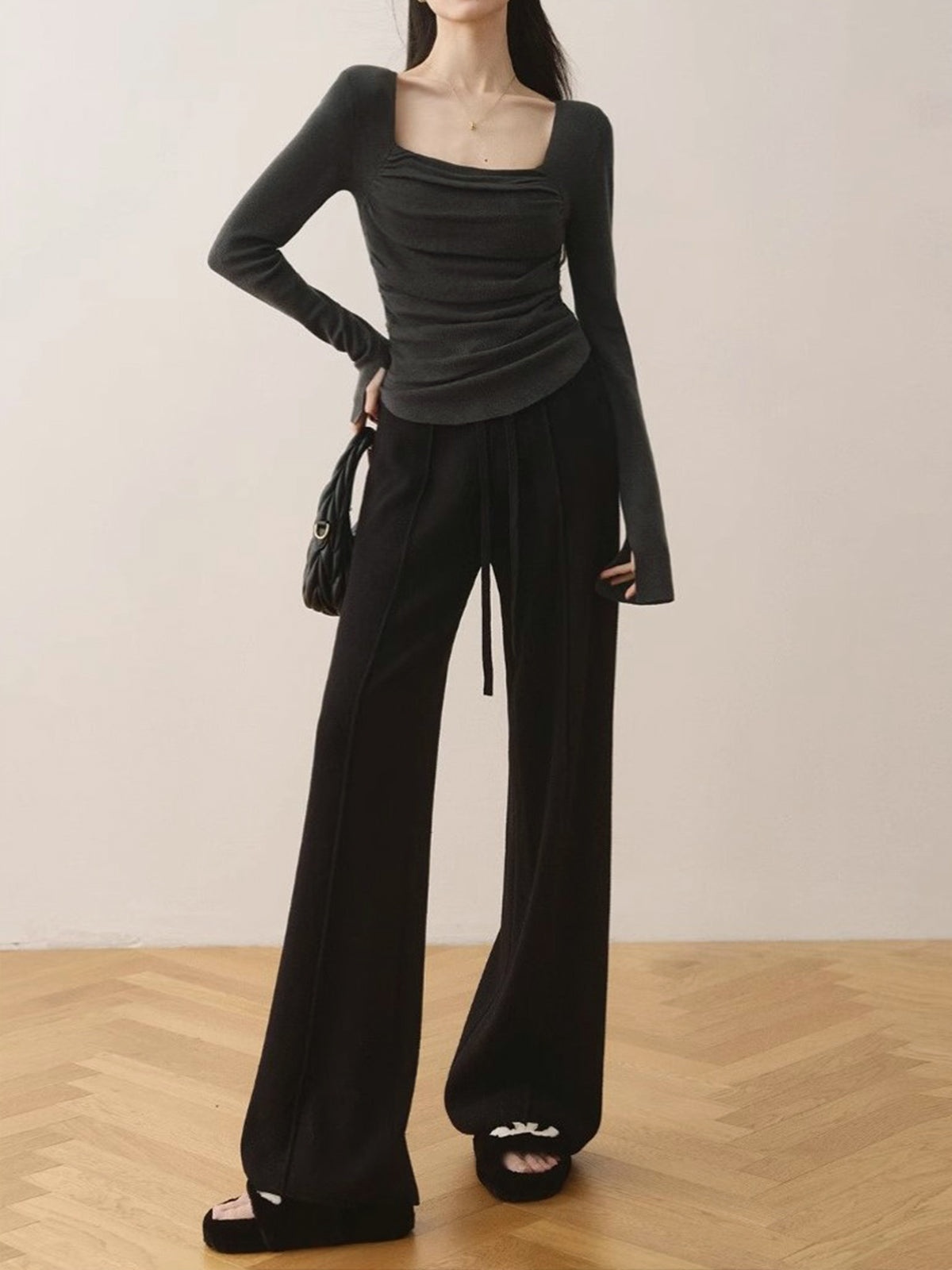 Pull slim en coton à col carré