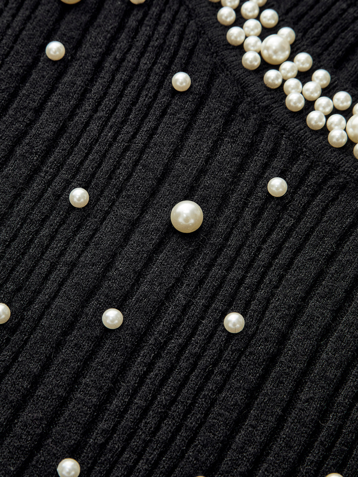 Haut en maille à poignets volantés et décor perlé