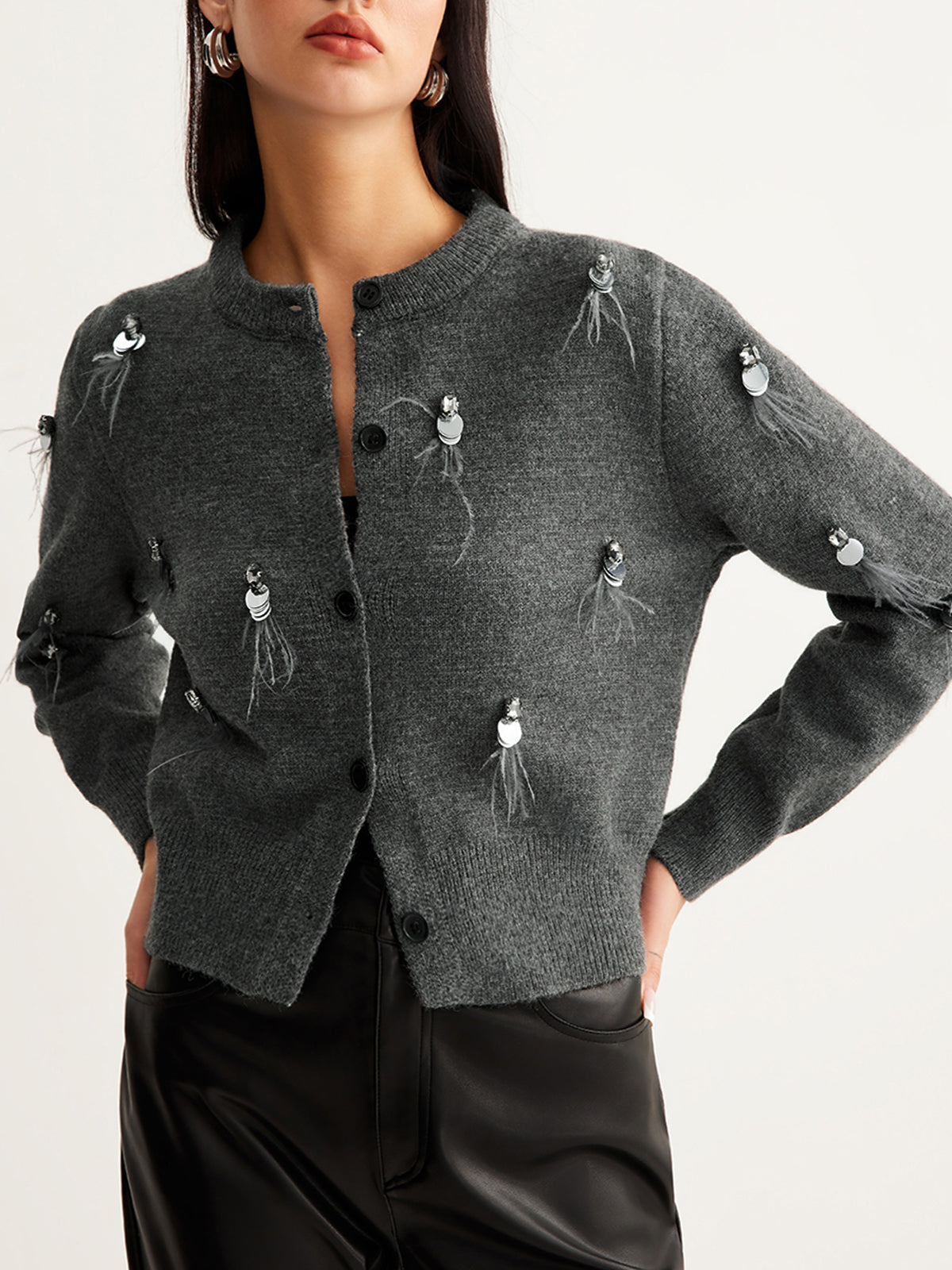 Freizeit-Strickjacke mit Knöpfen und Pailletten