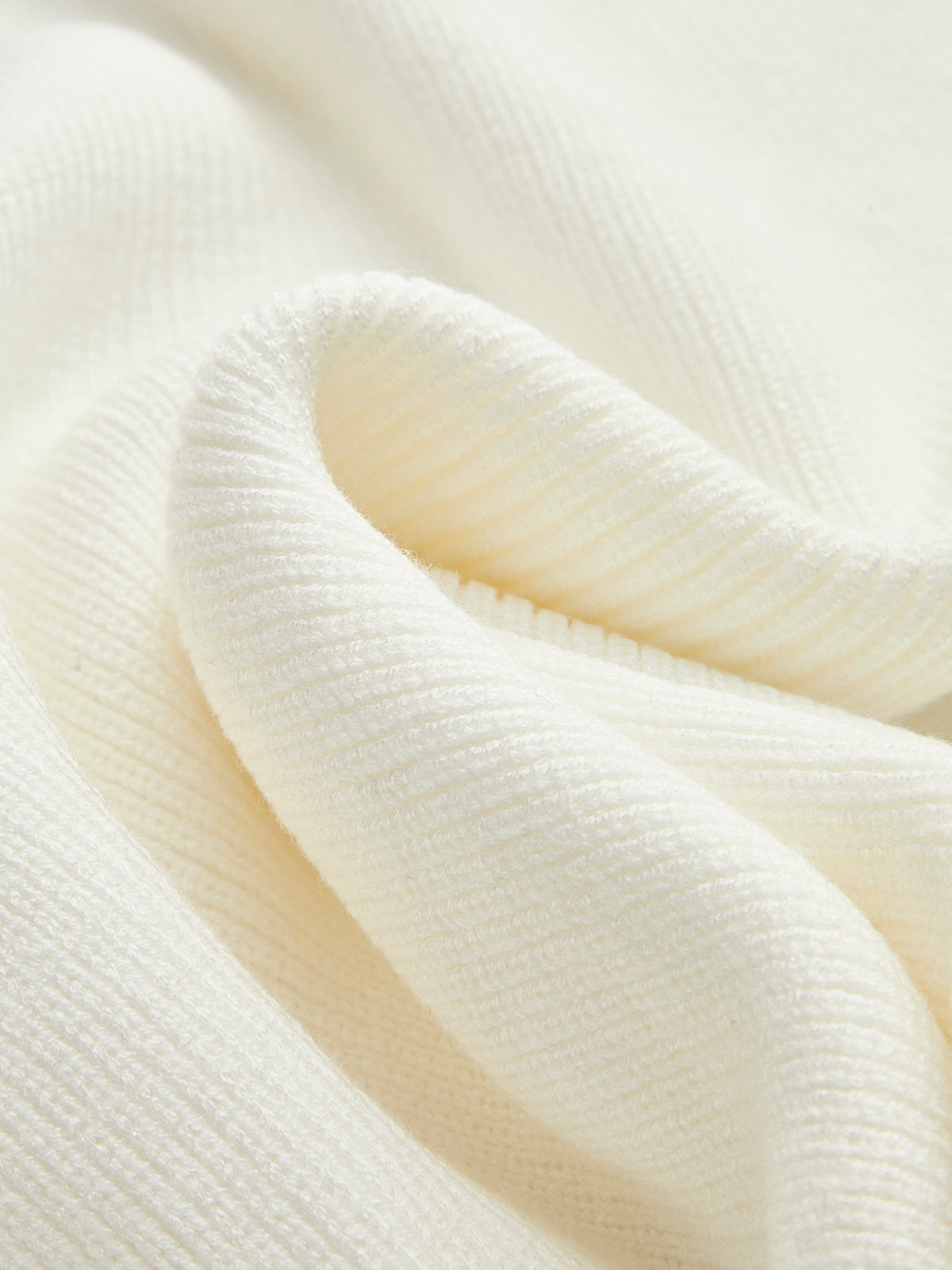 Pullover mit überkreuztem Kragen und kalten Schultern