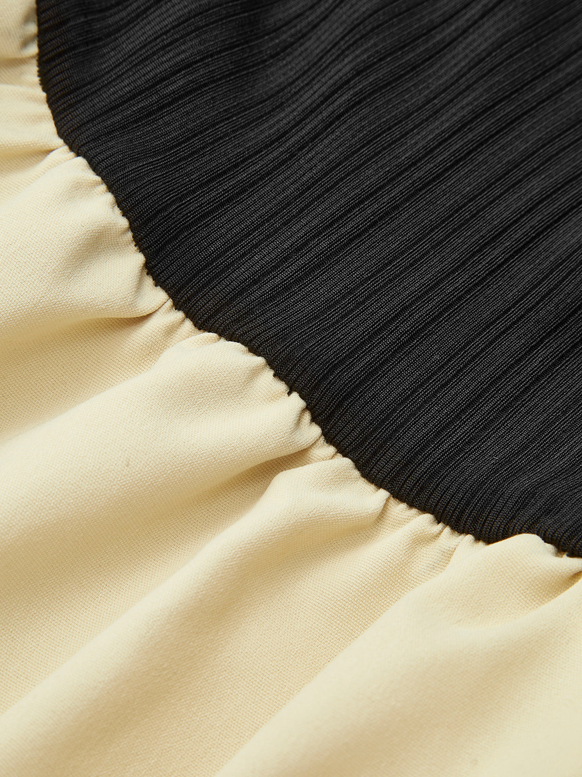 Kurzes Kleid mit Taillenpanel