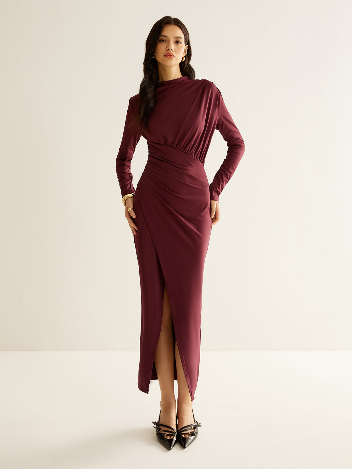 Elegantes plissiertes Kleid mit Schlitz