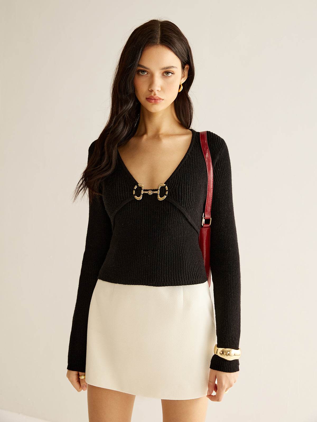 Pull à col en V avec détails métalliques