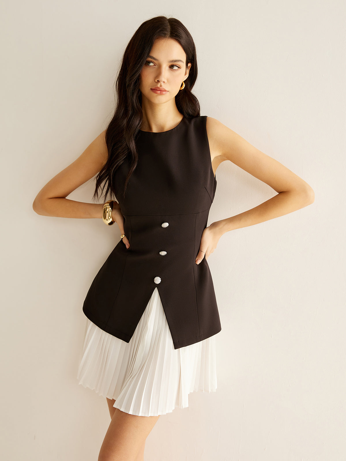 Robe plissée bicolore avec empiècements