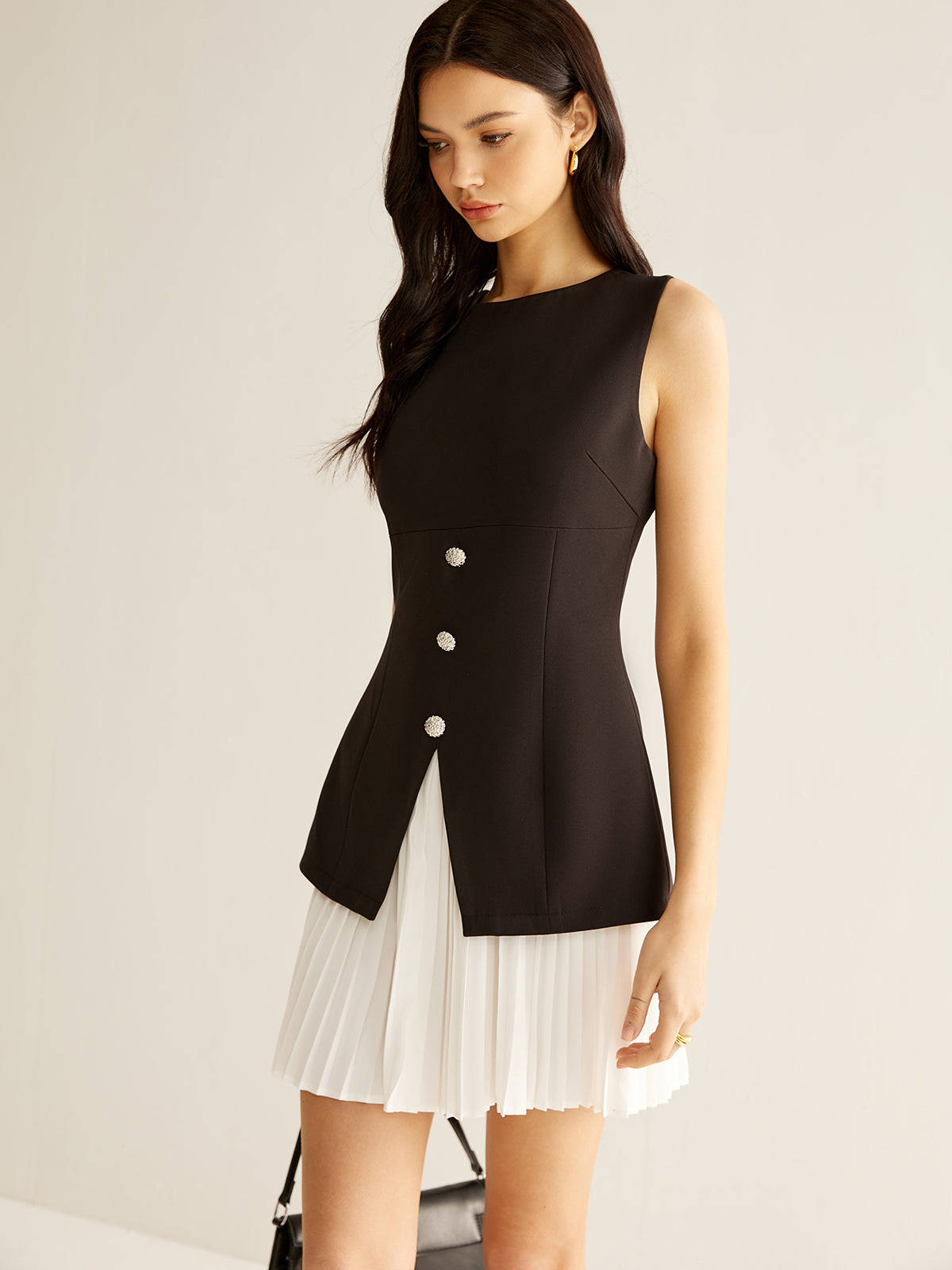 Robe plissée bicolore avec empiècements