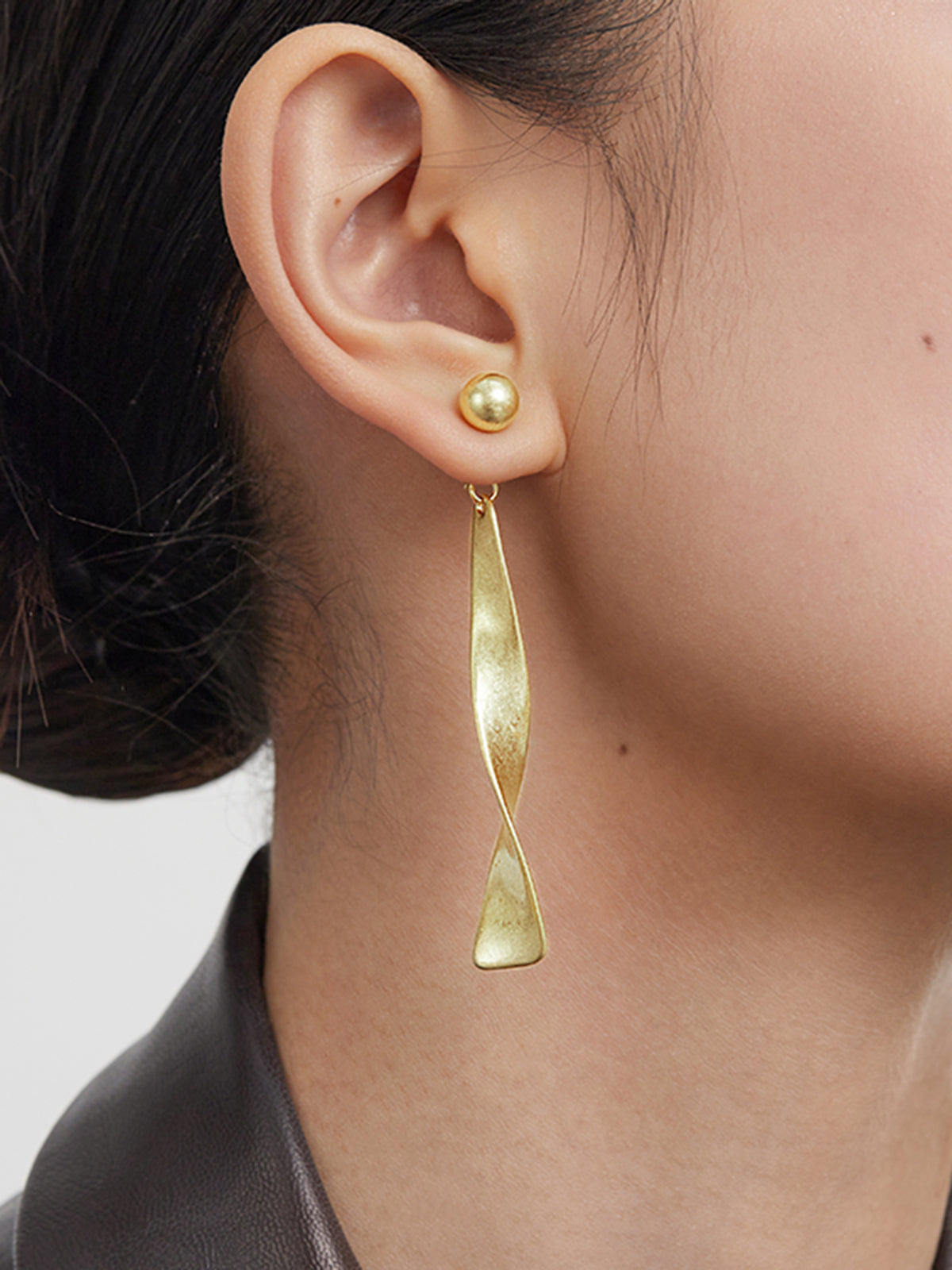 Boucles d'oreilles pendantes torsadées en métal vintage