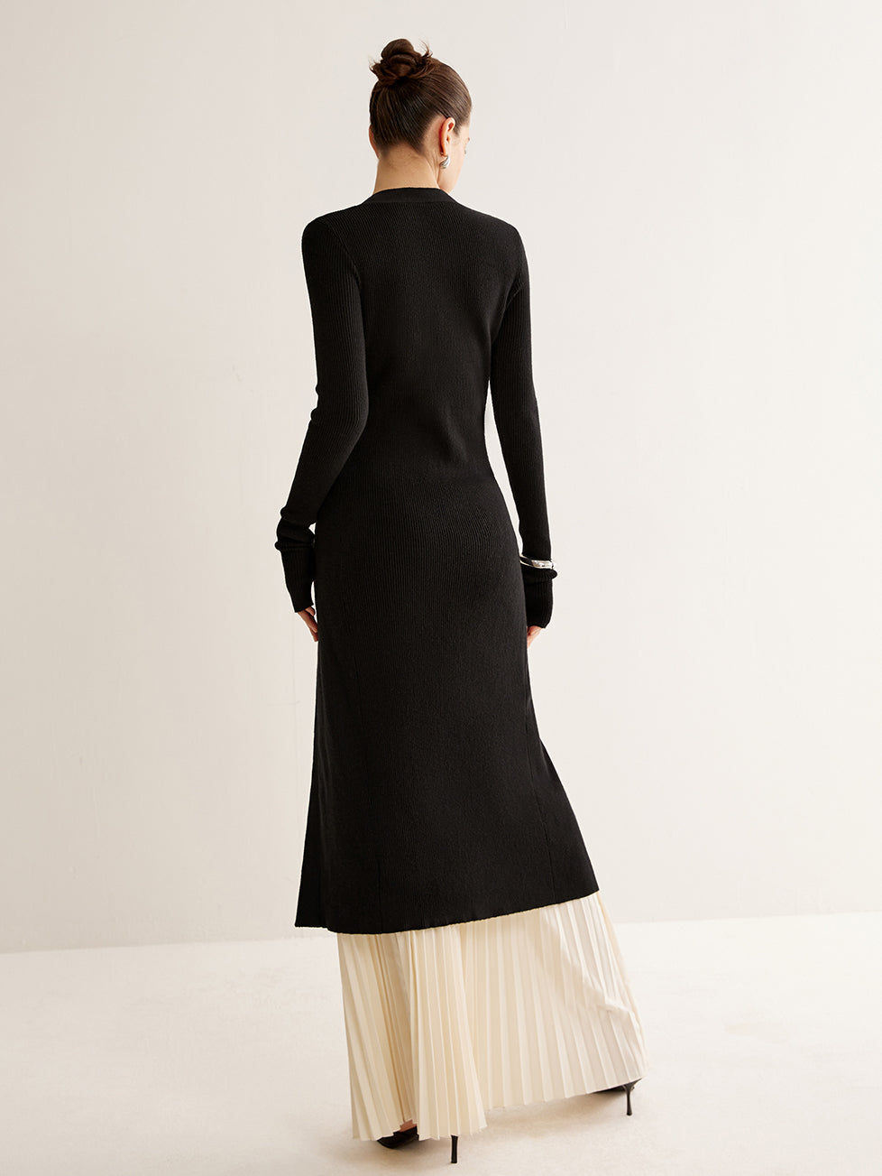 Haut long en maille fendue avec décor métallique