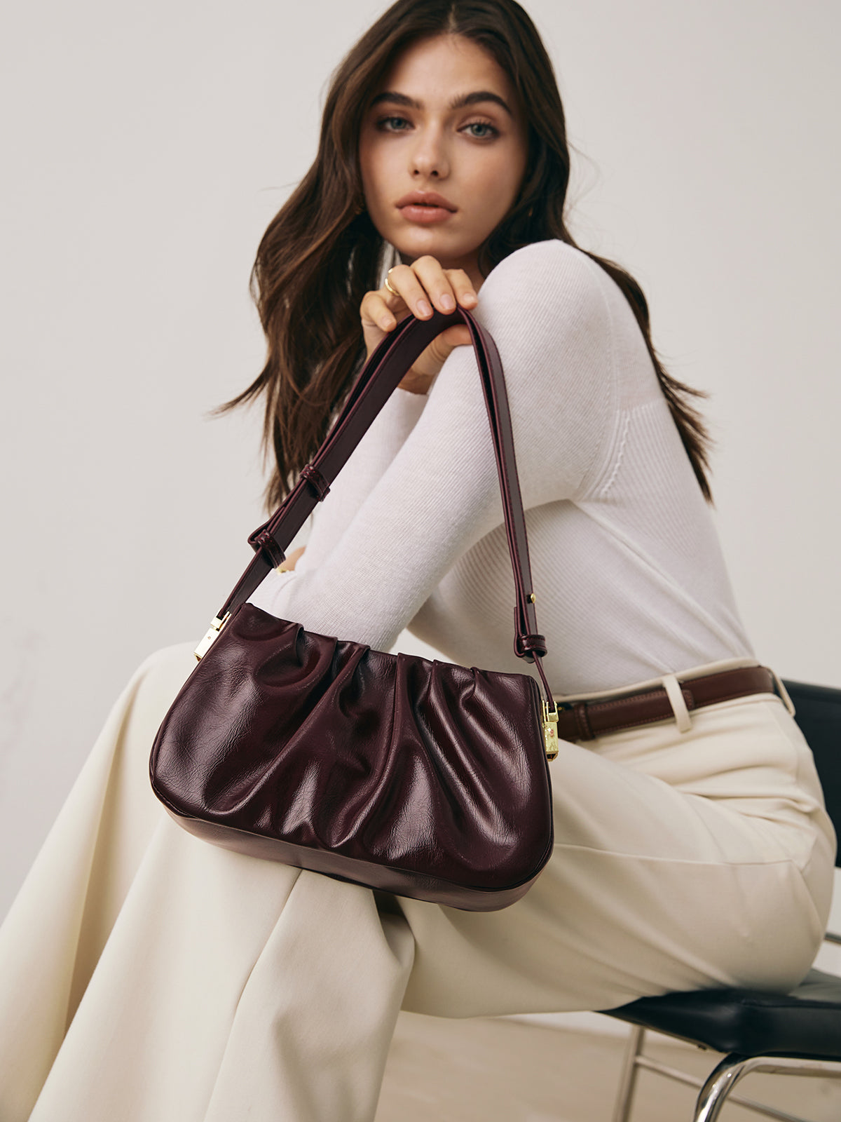 Retro-Schultertasche mit Falten