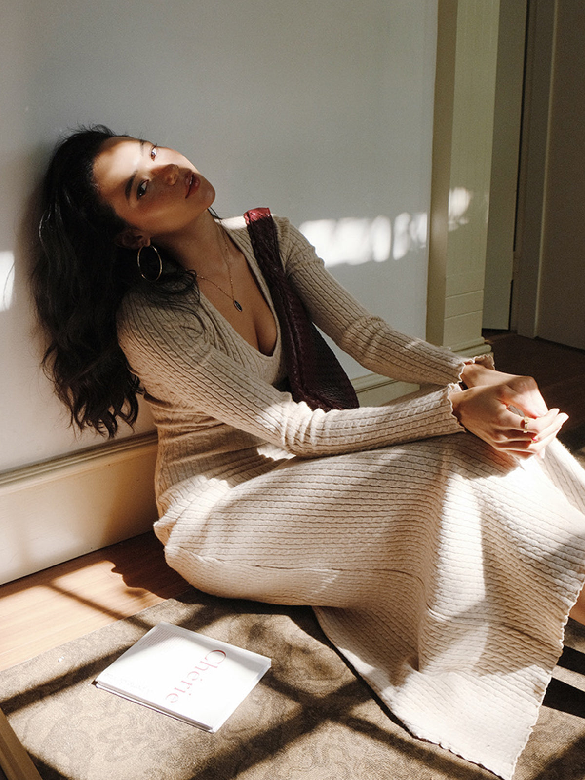 Häkelkleid mit V-Ausschnitt und Twist-Effekt