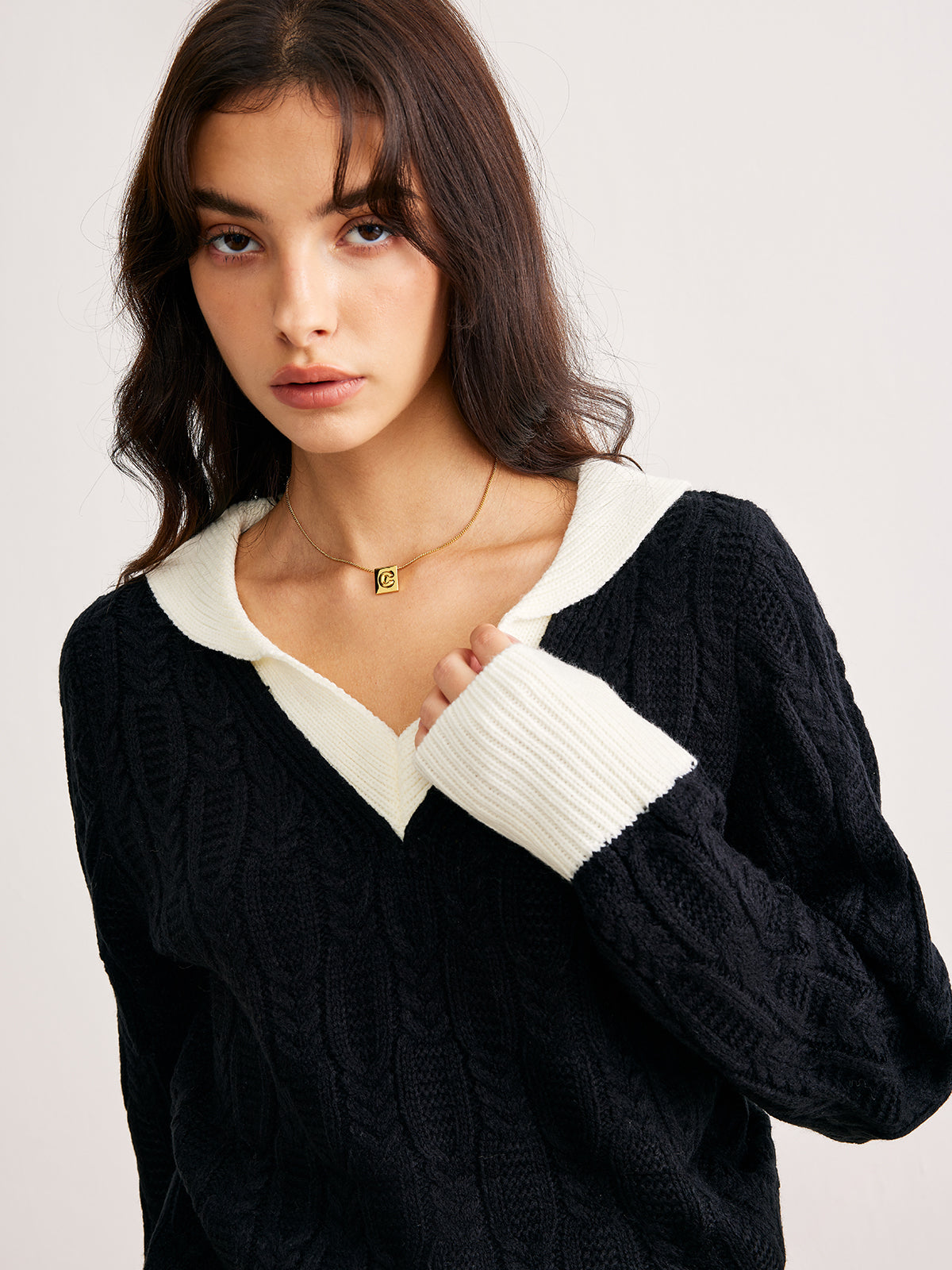 Farbblock-V-Ausschnitt-Twist-Pullover