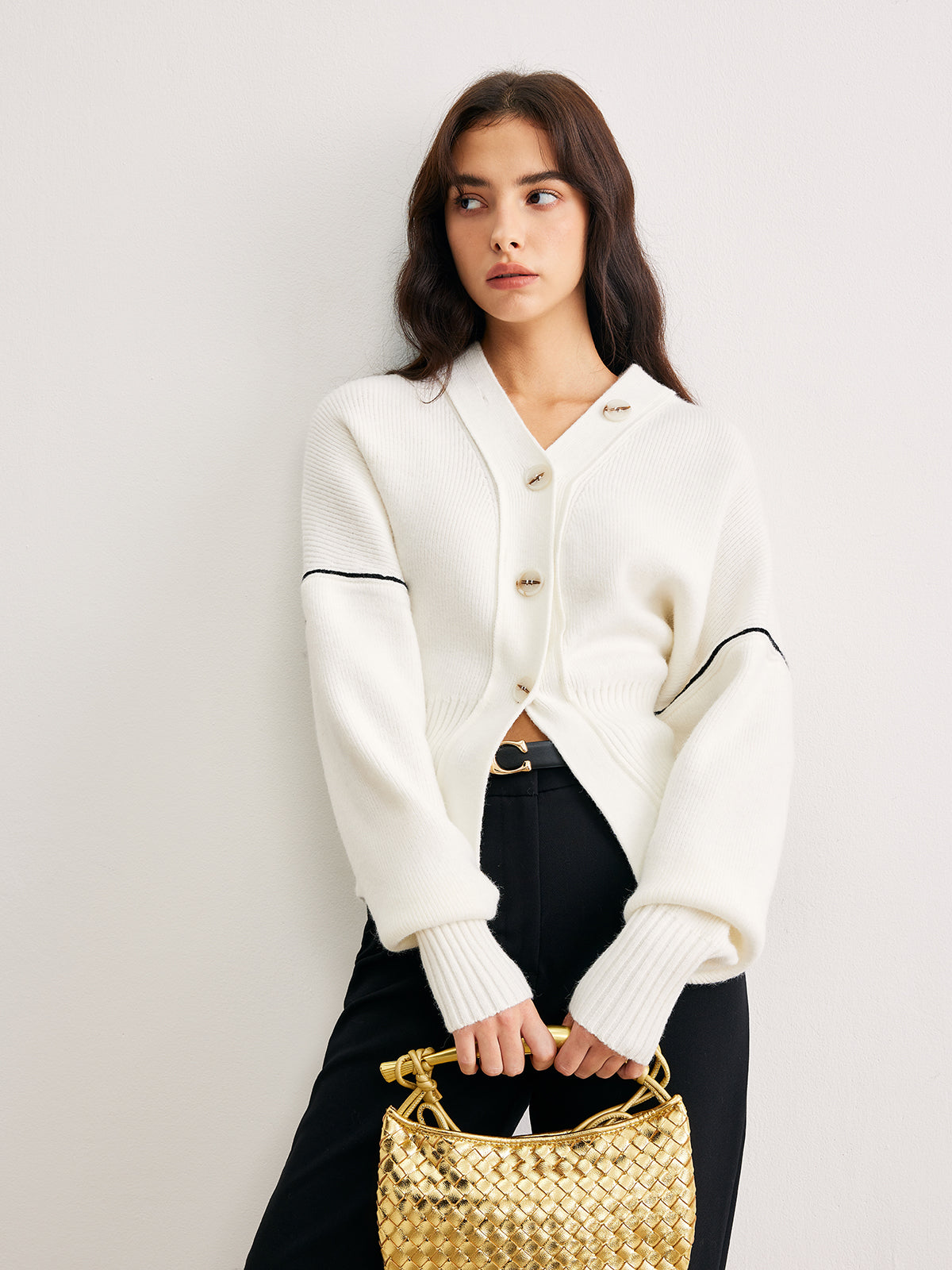 Cardigan chic à boutons et passepoil contrastant