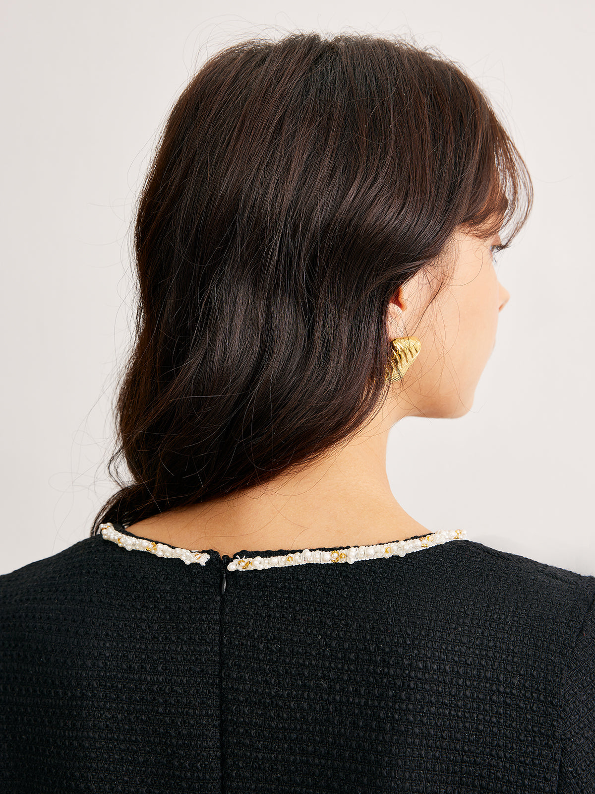 Robe à col carré ornée de perles