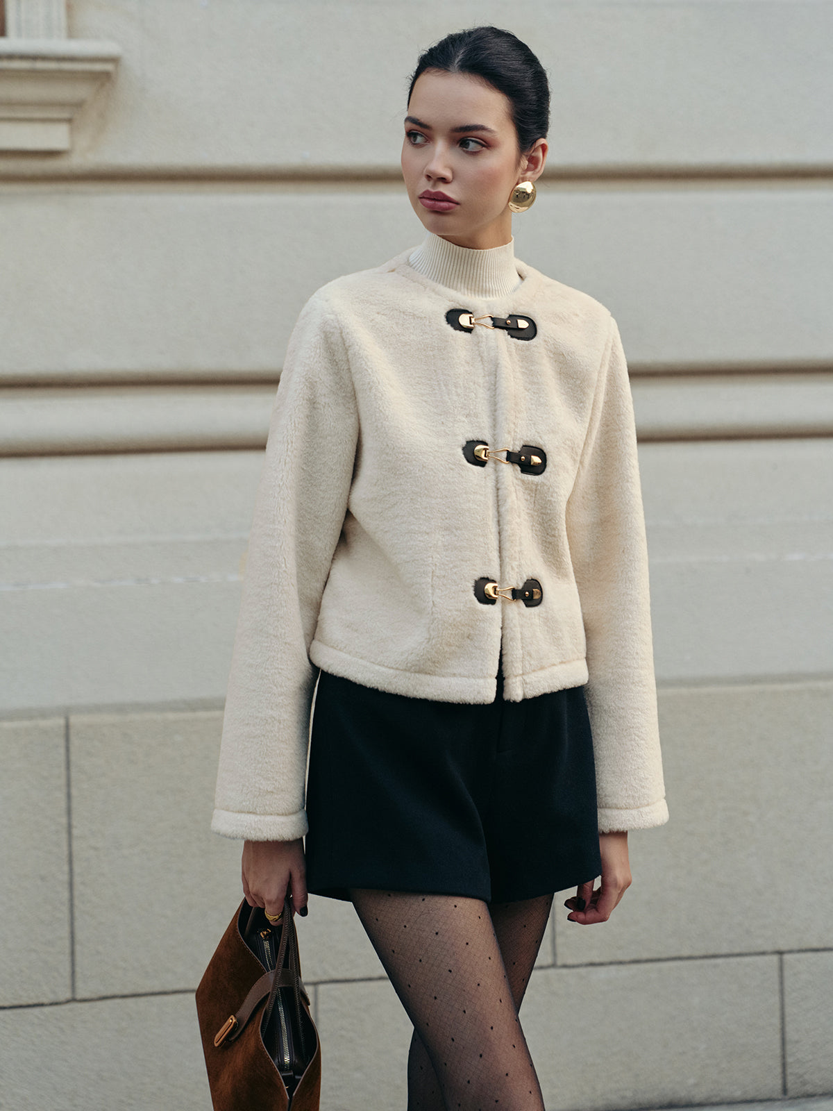 Manteau court élégant en fausse fourrure