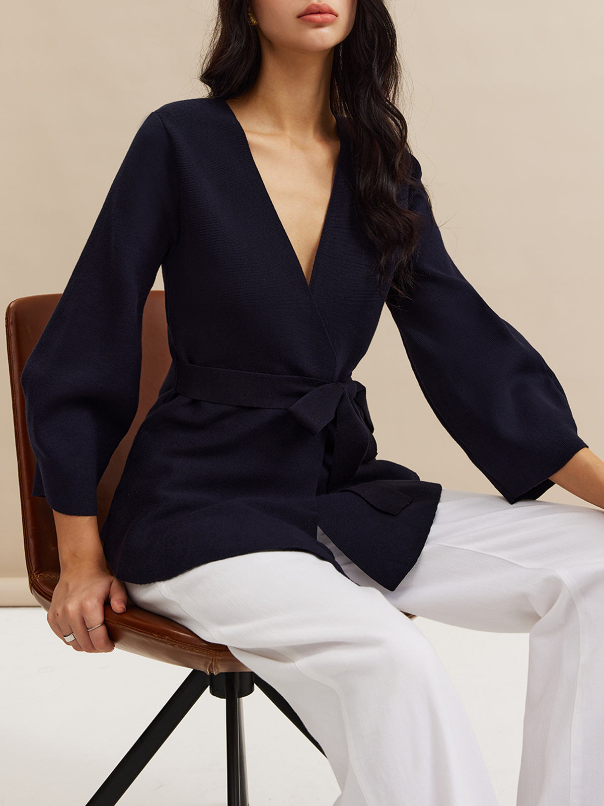 Minimalistischer Wickelcardigan mit Gürtel