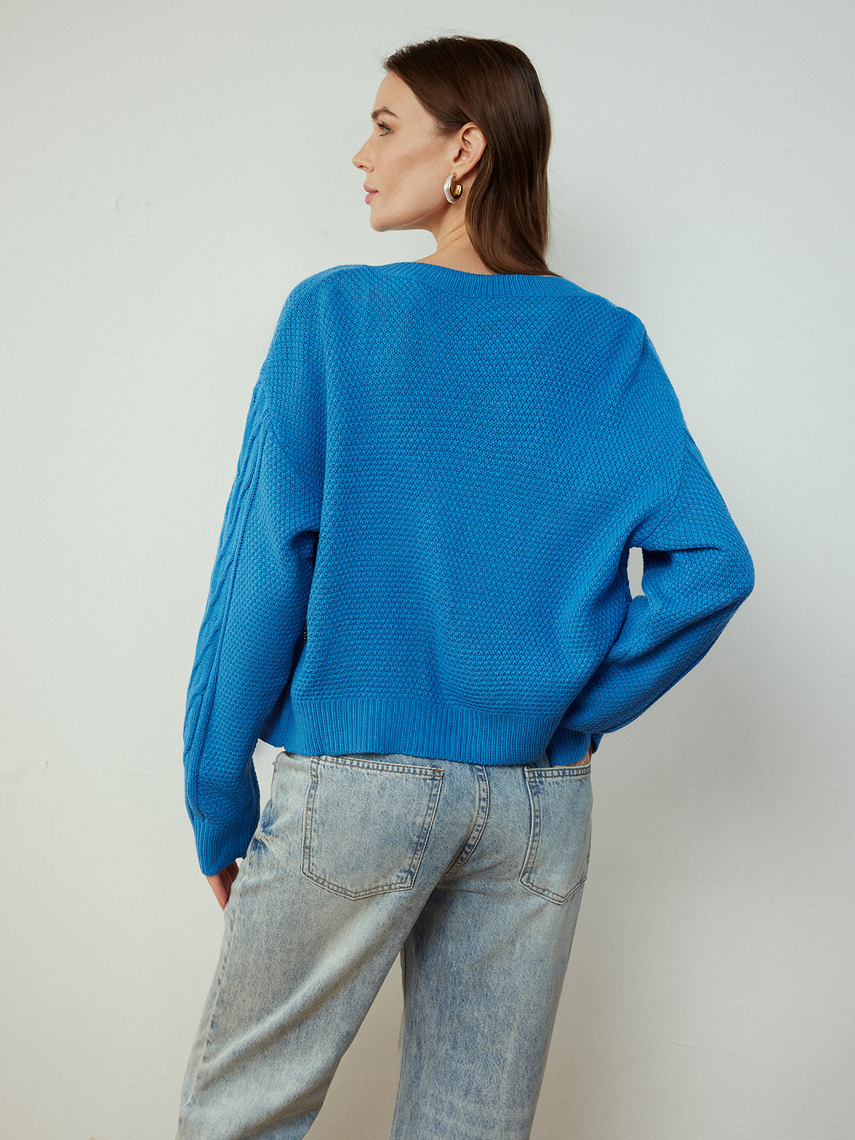 Dünne Strickjacke mit Knopfleiste und Twist-Detail