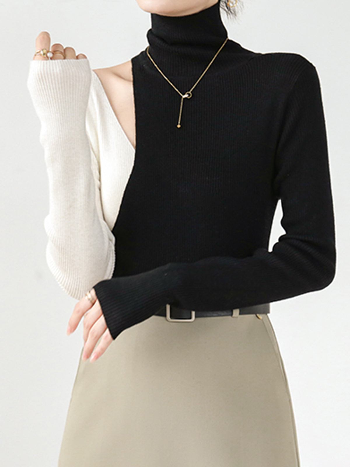 Stricktop mit Farbblock-Ausschnitt