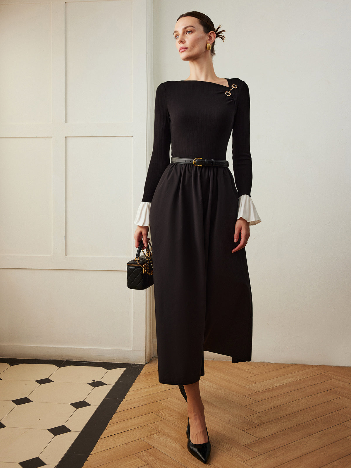 Robe sans ceinture à poches et poignets volantés