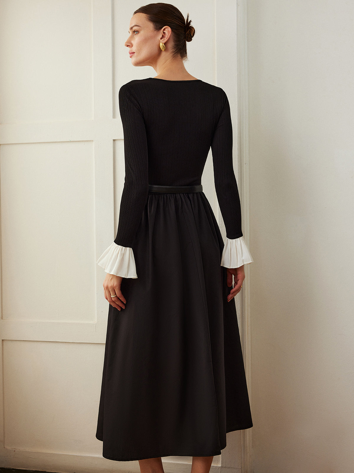 Robe sans ceinture à poches et poignets volantés