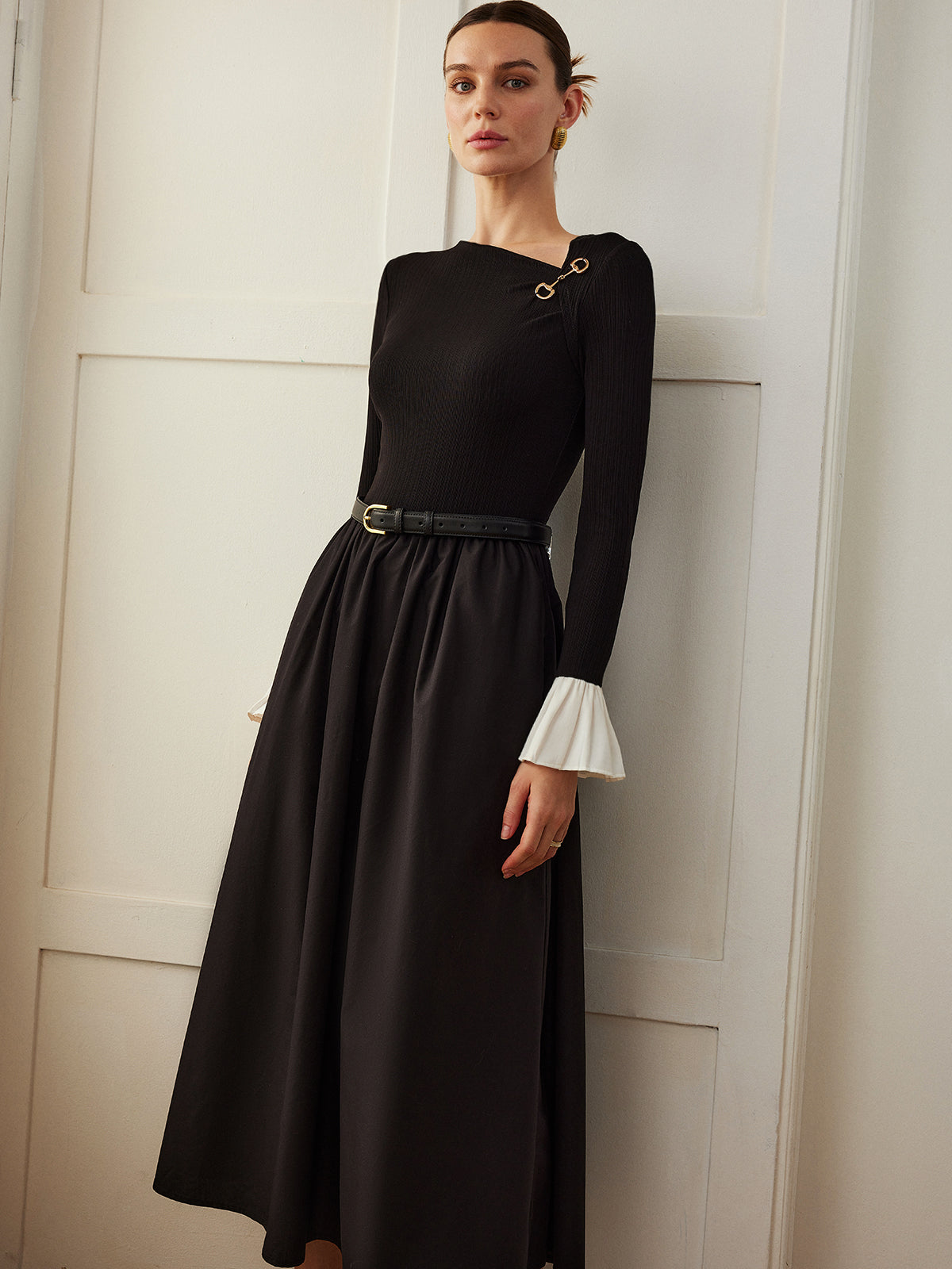 Robe sans ceinture à poches et poignets volantés