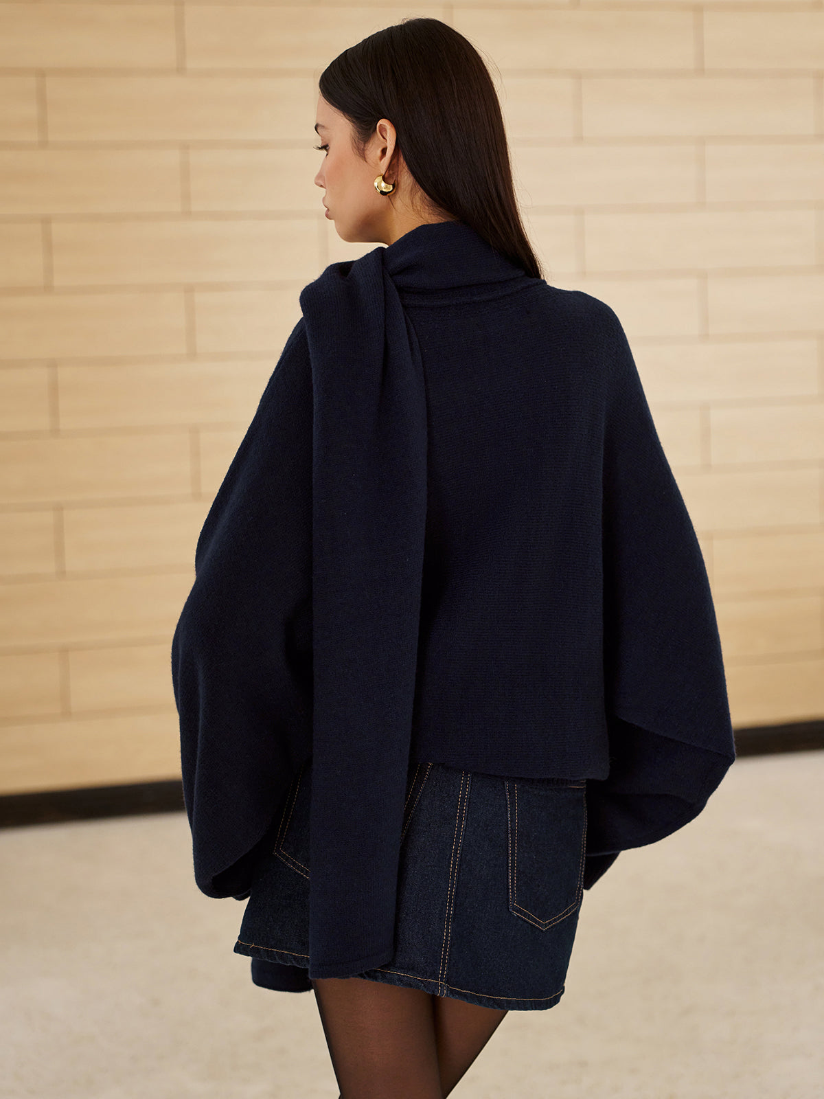 Pull uni avec écharpe