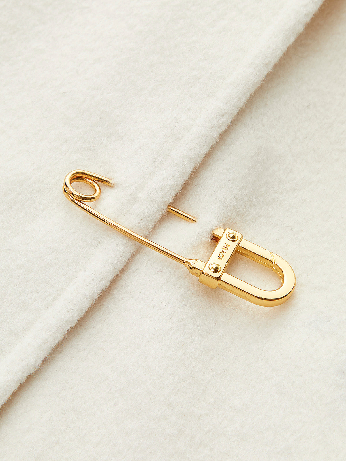 Robe chaude sans manches à détails d'épingles