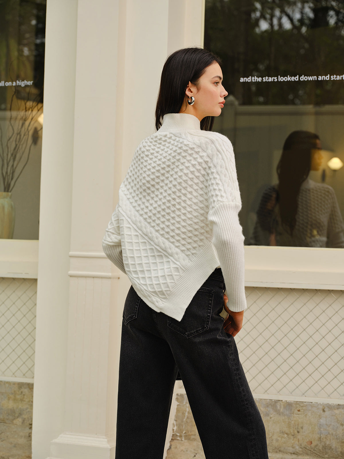 Pull asymétrique à col montant et fermeture éclair