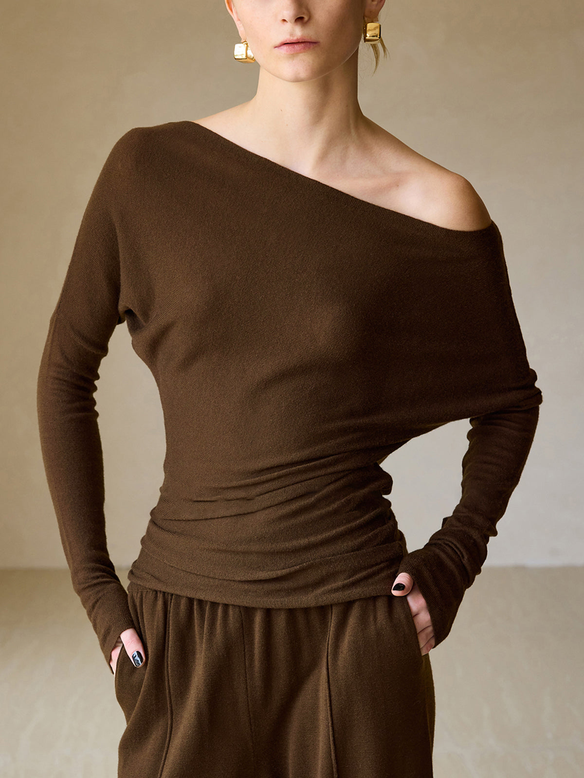 Pull slim décontracté à col asymétrique