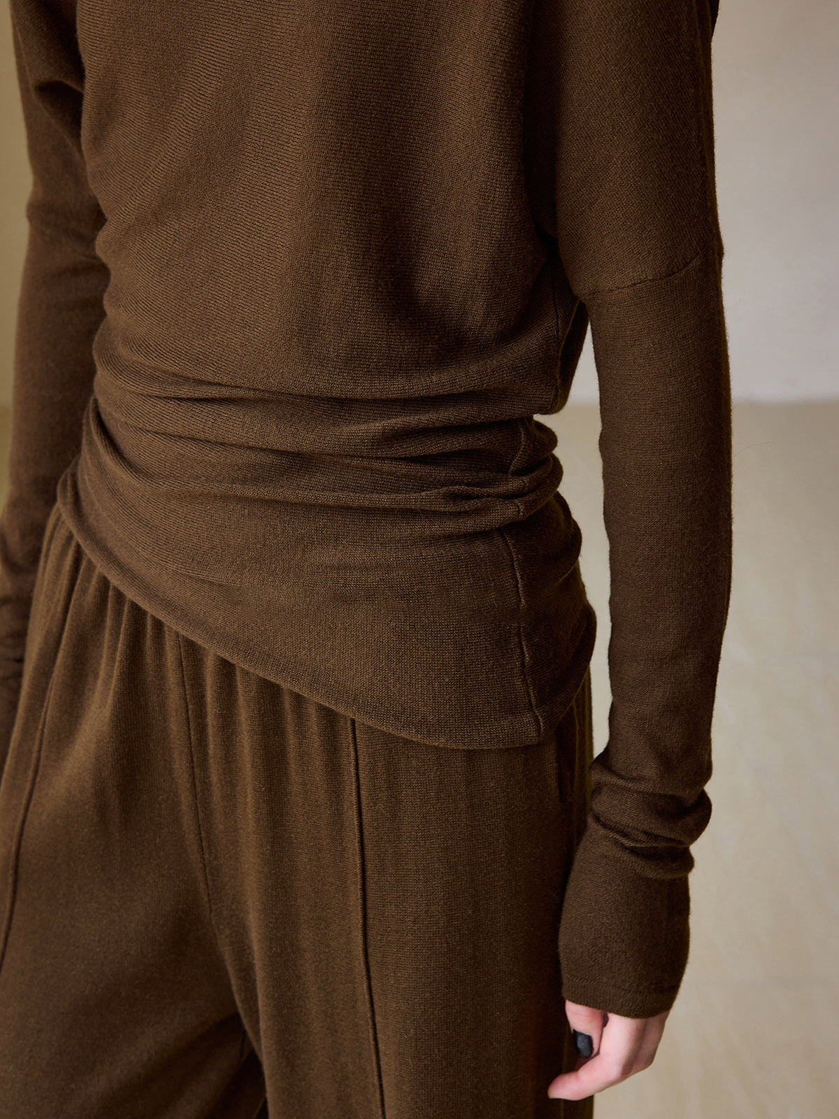 Pull slim décontracté à col asymétrique