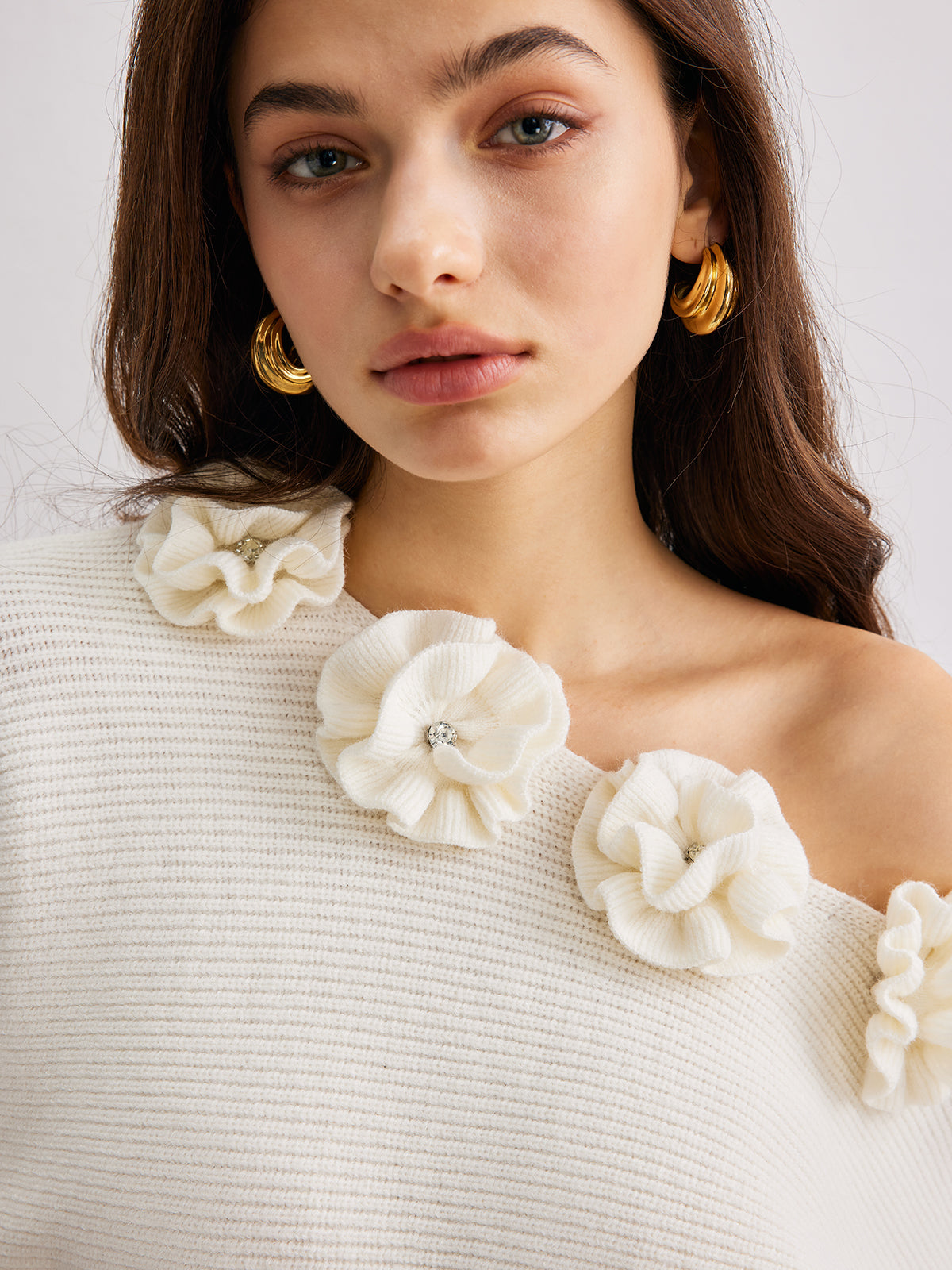 Pull à épaules dénudées à fleurs 3D