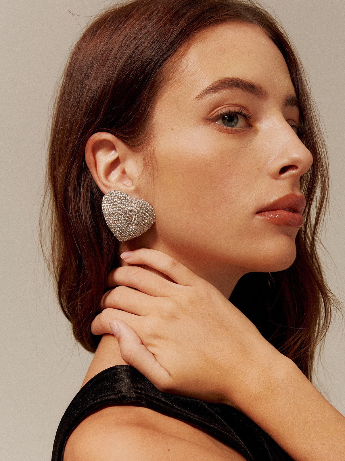 Boucles d'oreilles puces en forme de cœur avec strass