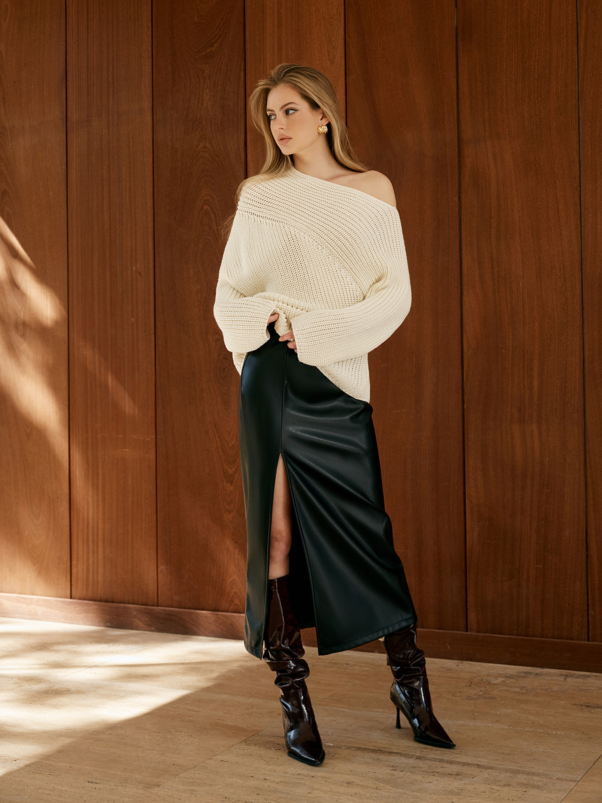 Pull asymétrique à col montant