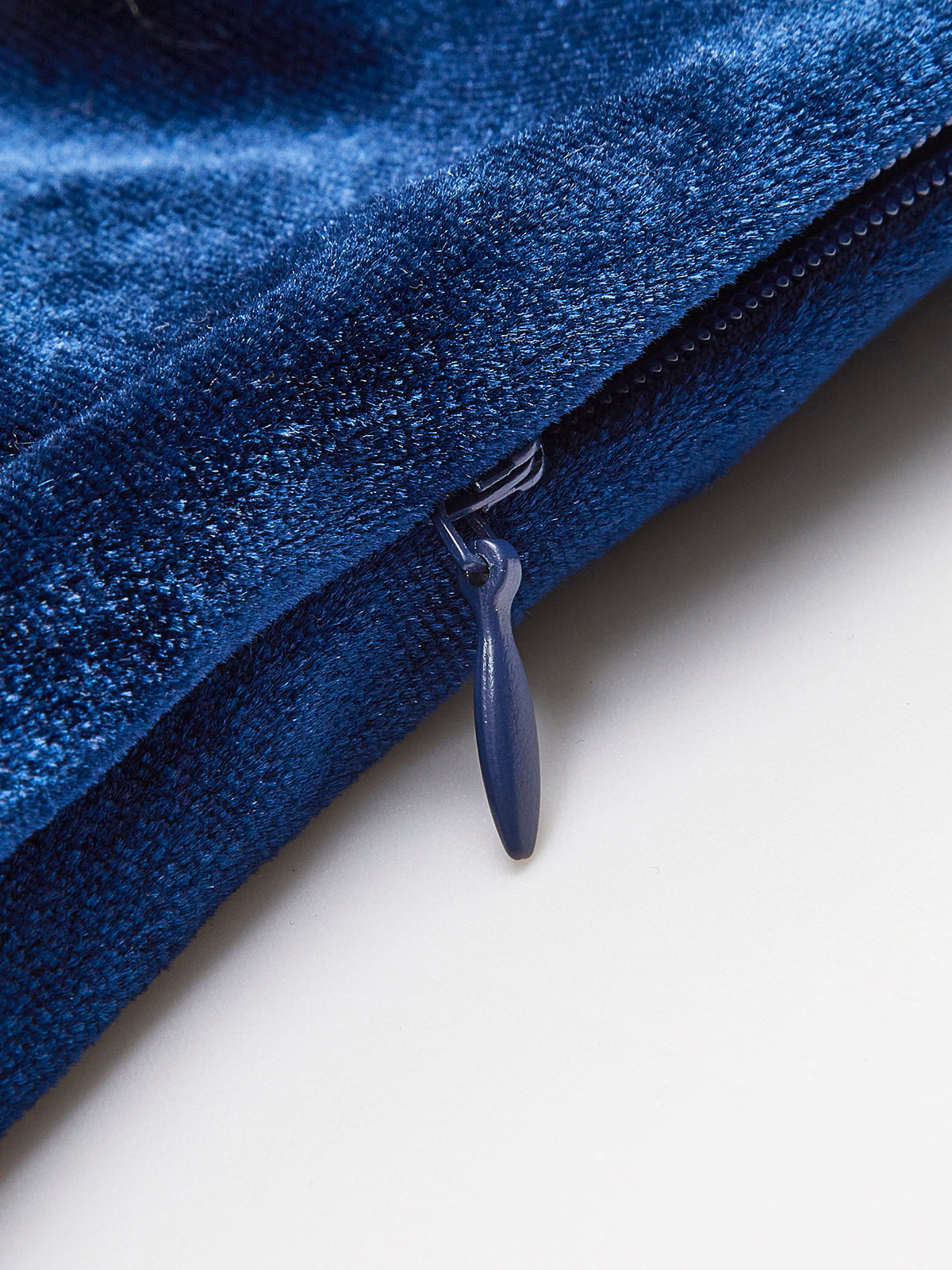 Samt-Haltertop mit Reißverschluss