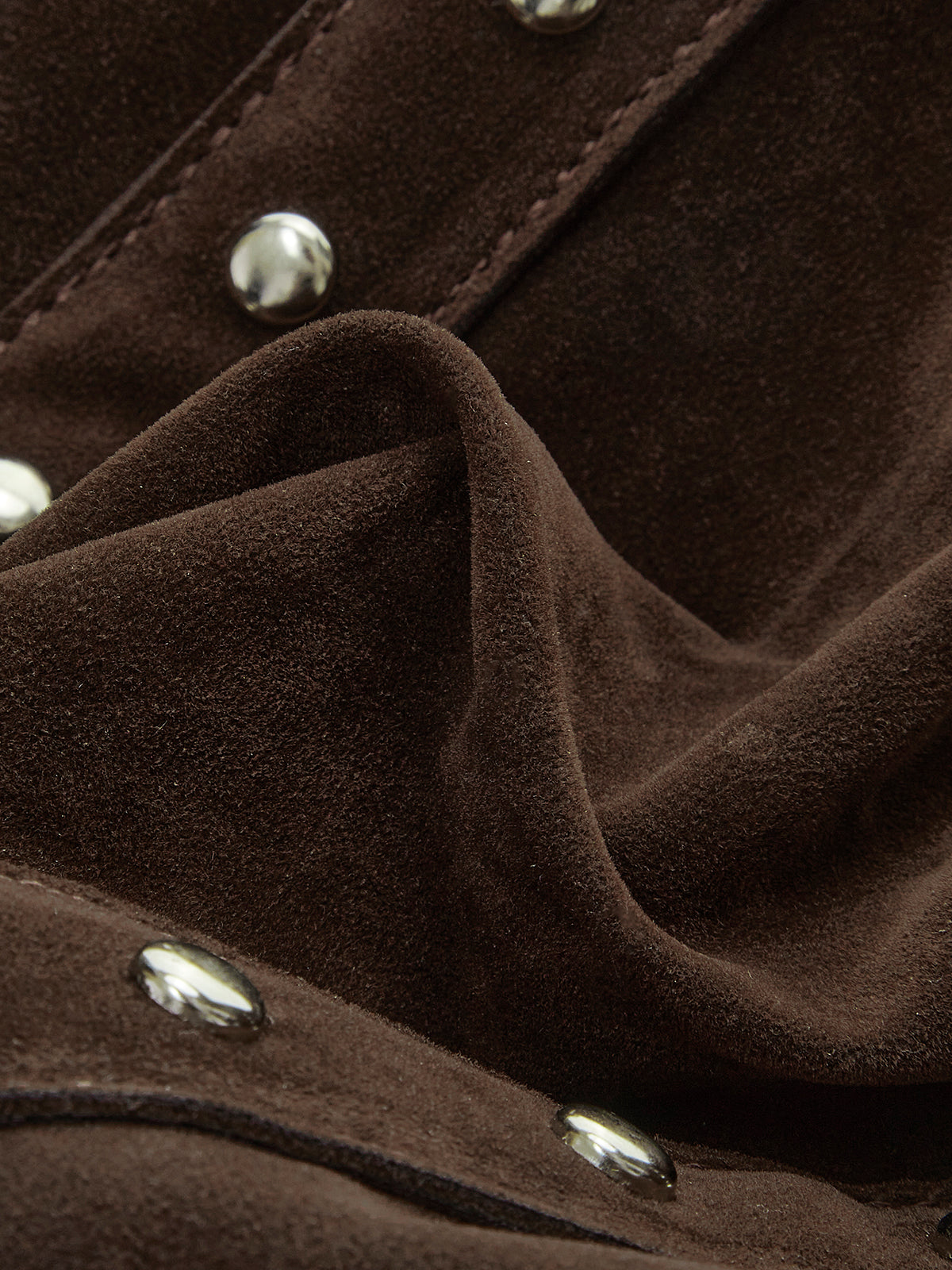 Schultertasche mit Nietenverschluss und Knopfverschluss