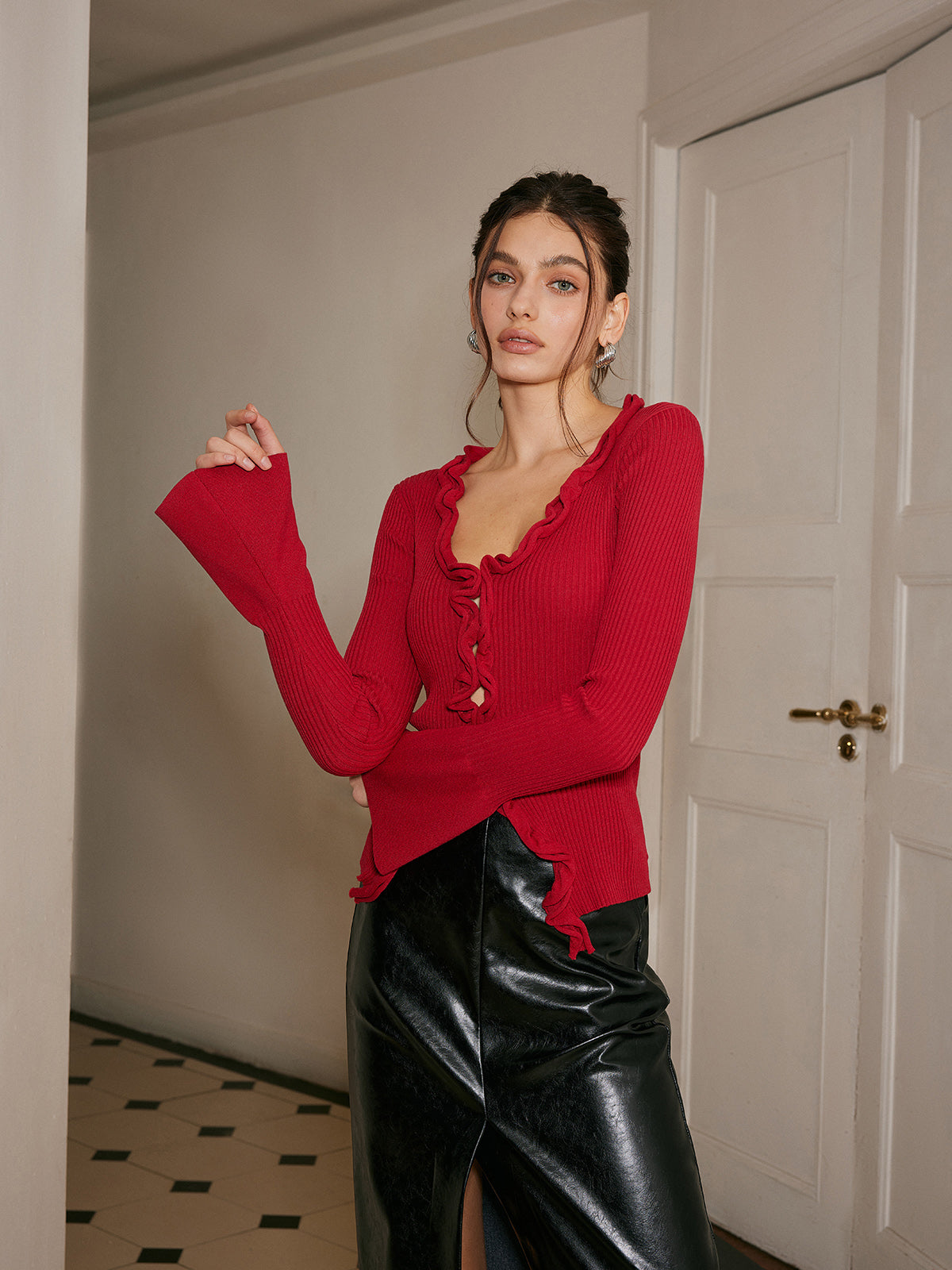 Pull slim à manches cloche et bordure en laitue