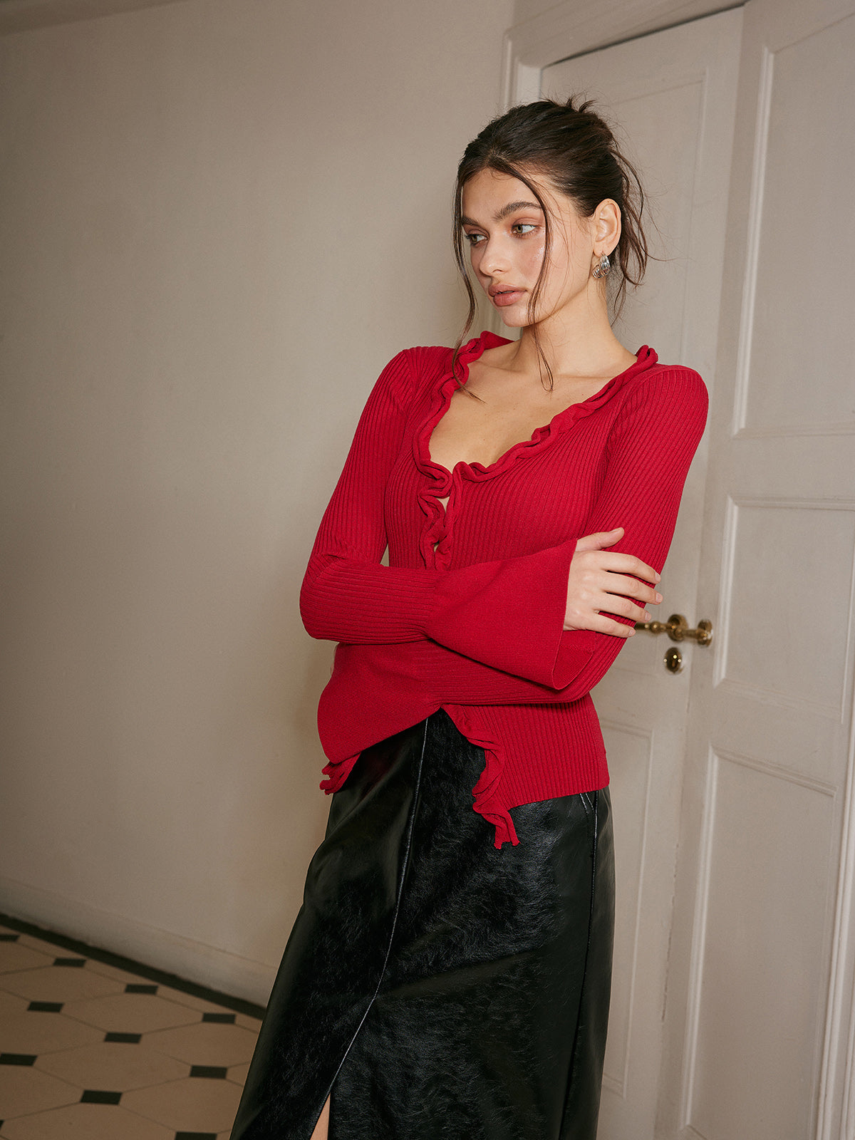 Pull slim à manches cloche et bordure en laitue